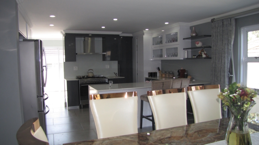 6 Bedroom Property for Sale in Beacon Bay Eastern Cape